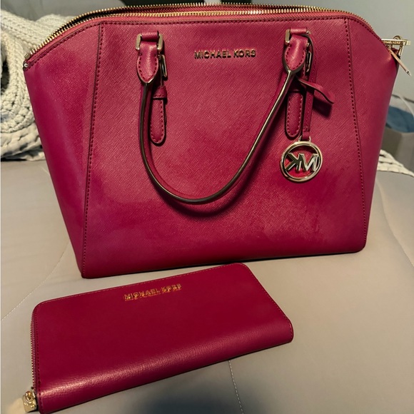 Michael Kors Handbags - Michael Kors Purse and Wallet